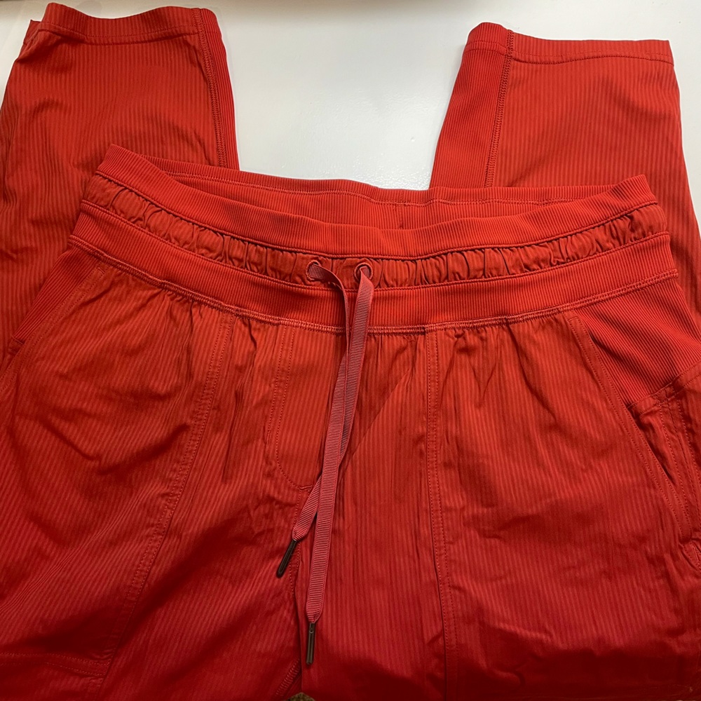 Never worn Lululemon Pants!!